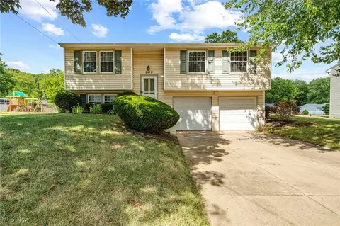 809 Zeletta Dr, Akron, OH 44319