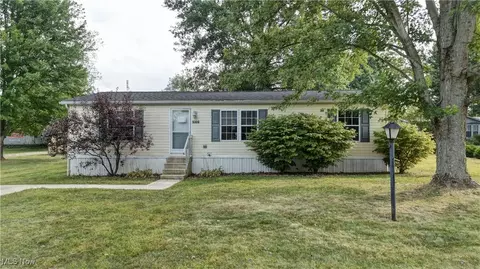 5320 Angela Dr NW #27, Beach City, OH 44608