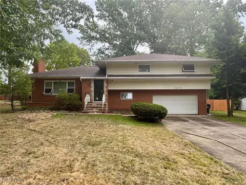 3633 Edgewood Dr, Stow, OH 44224