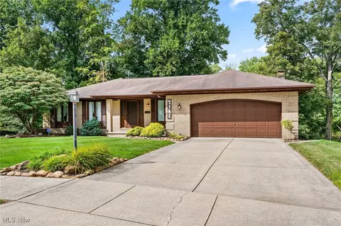 7141 Anthony Ln, Parma Heights, OH 44130