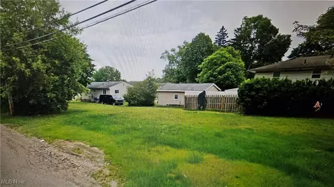 21 29th St SW, Barberton, OH 44203
