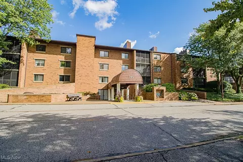140 Fox Hollow Dr #201A, Mayfield Heights, OH 44124