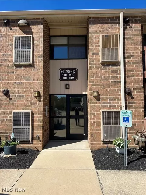6475 Princeton Ct #201, Parma Heights, OH 44130