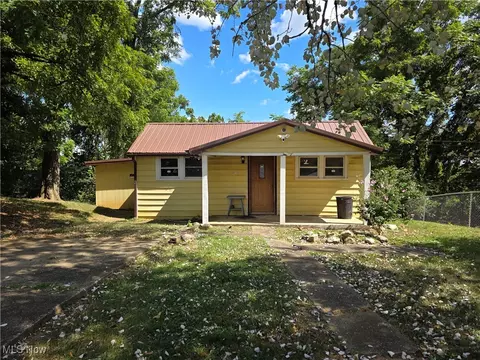 1405 Ridgeway Ave, Parkersburg, WV 26101