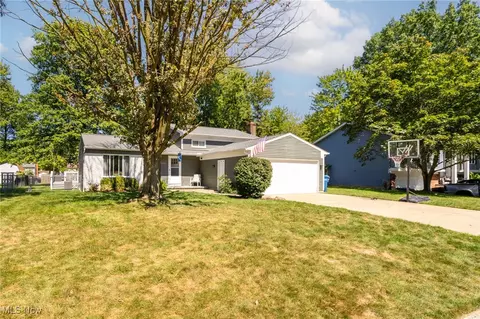 26956 Southwood Ln, Olmsted Twp, OH 44138