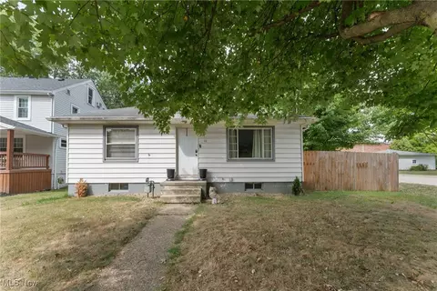 48 Marion Ave, Mogadore, OH 44260