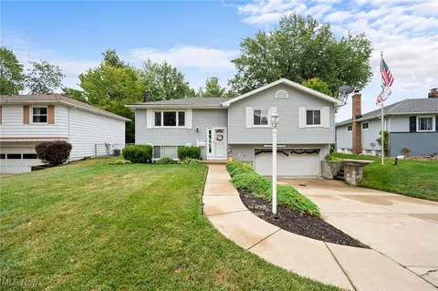 36536 Lakehurst Dr, Eastlake, OH 44095