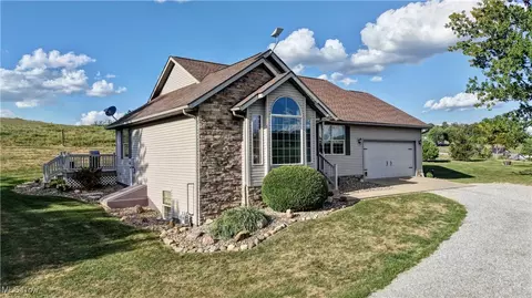 2817 Tr 406, Millersburg, OH 44654