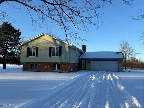 6747 Giddings Rd, Rootstown, OH 44272