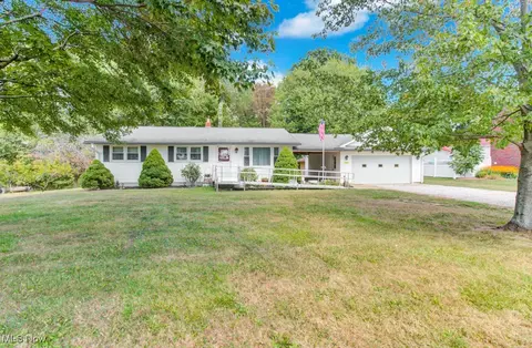 7009 Bachelor Rd NW, Waynesburg, OH 44688