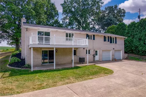 7875 Bentler Ave NE, Canton, OH 44721 photo 3