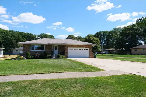 5981 Northview Dr, Seven Hills, OH 44131