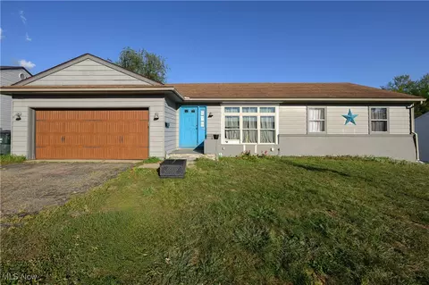 688 Ridgewood Dr, Coshocton, OH 43812