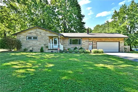 5030 Pin Oak Dr, Vienna, OH 44473