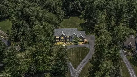 103 Champion Ln, Chagrin Falls, OH 44022