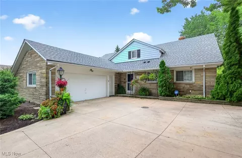 4321 University Pkwy, University Heights, OH 44118