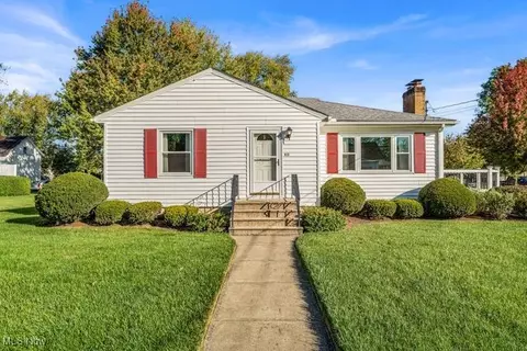 513 E Herrick Ave, Wellington, OH 44090