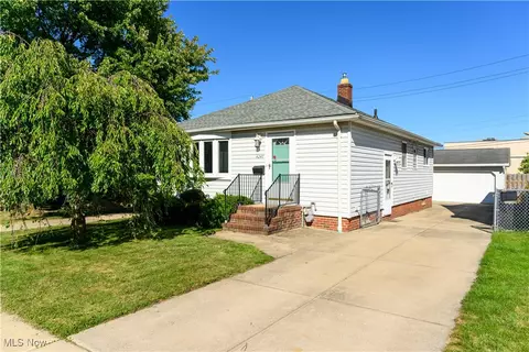 4247 Brookway Ln, Brooklyn, OH 44144