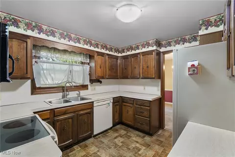 2425 Pennington St NW, Canton, OH 44709 photo 9