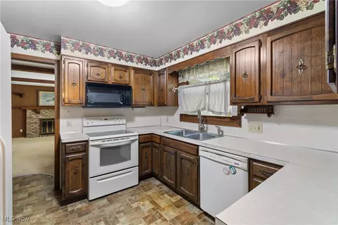 2425 Pennington St NW, Canton, OH 44709 photo 8