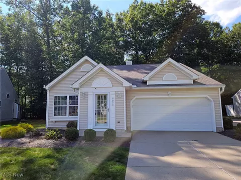 9050 Ashwood Ct, Olmsted Falls, OH 44138