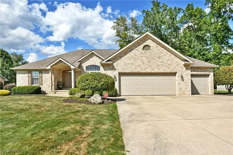 1005 Forest Pointe Ct SE, Warren, OH 44484