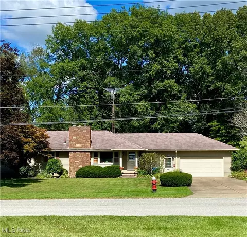 135 Ridgeland Dr, Amherst, OH 44001