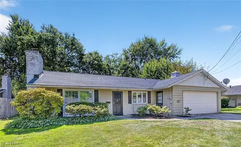 65 Barberry Dr, Berea, OH 44017