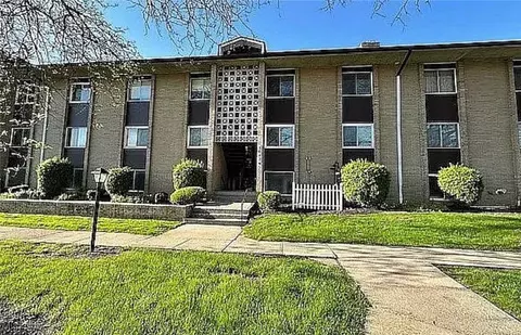 10402 N Church Dr #405, Parma Heights, OH 44130