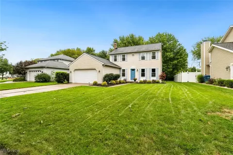 9757 Wainwright Ter, Olmsted Falls, OH 44138