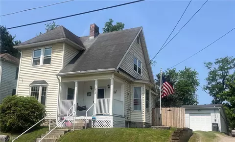 1215 Lake Dr, Zanesville, OH 43701