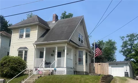1215 Lake Dr, Zanesville, OH 43701