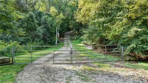 7500 Tracy Rd SE, Uhrichsville, OH 44683