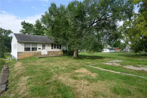 617 Johnson Ave, Dennison, OH 44621 photo 2