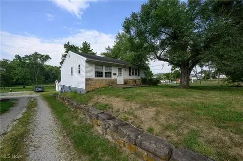 617 Johnson Ave, Dennison, OH 44621 photo 3