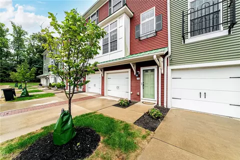 30 Grandview Dr, Rocky River, OH 44116
