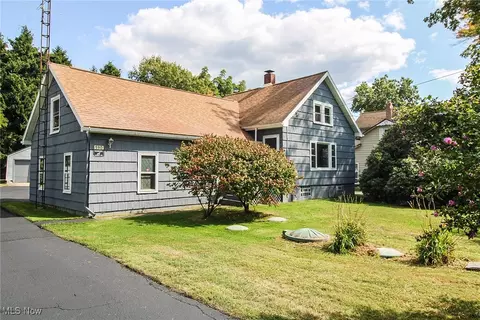 590 Ruth Ave, Leavittsburg, OH 44430