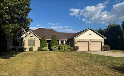 6442 Peck Rd, Ravenna, OH 44266