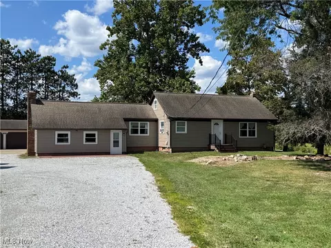 11698 Claridon Troy Rd, Chardon, OH 44024