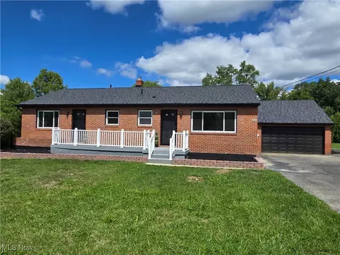 424 Secrist Ln, Liberty, OH 44420