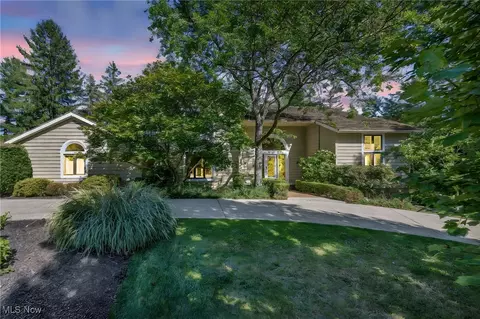 2655 Fairwood Dr, Pepper Pike, OH 44124