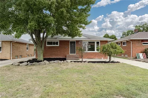 801 Pendley Rd, Willowick, OH 44095