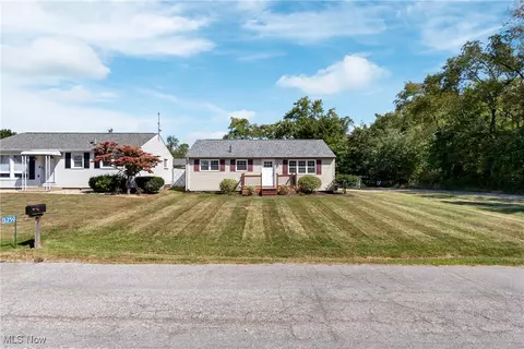 3250 Rayanna St NW, Massillon, OH 44646