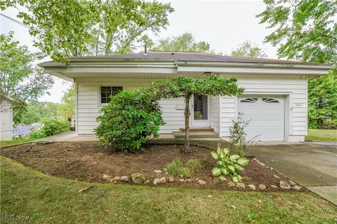 860 Milburn Rd NE, Massillon, OH 44646
