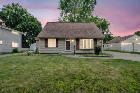 1512 Bancroft St, Cuyahoga Falls, OH 44221