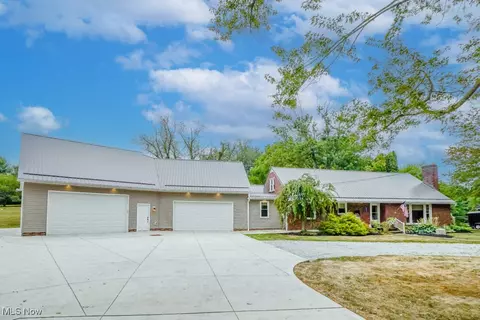6210 Columbus Rd NE, Louisville, OH 44641