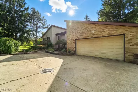 12120 Caves Rd, Chesterland, OH 44026