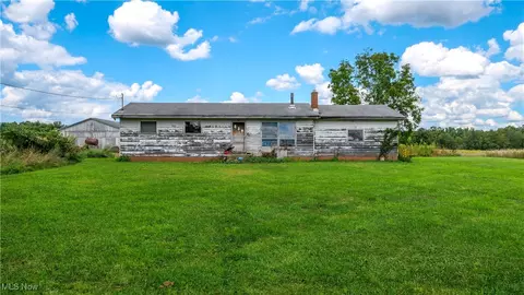 11272 Crackel Rd, Chagrin Falls, OH 44023