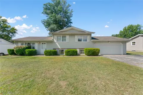 3658 Johnson Farm Dr, Canfield, OH 44406