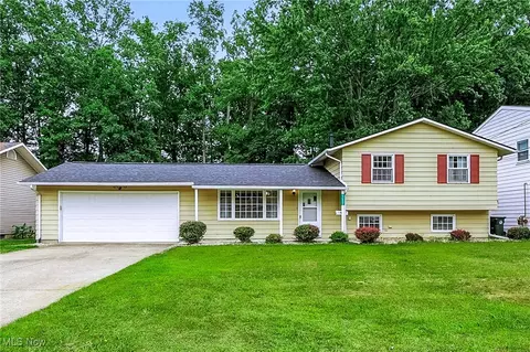 42954 Crestlane Dr, Elyria, OH 44035